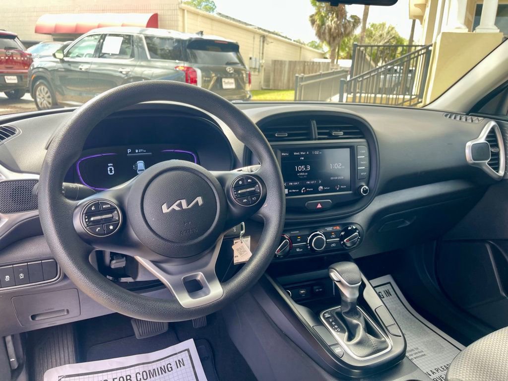Used 2025 Kia Soul LX w/ LX Technology Package image 13