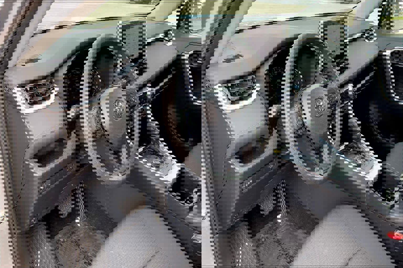 Used 2024 Toyota RAV4 XLE w/ Convenience Package image 17