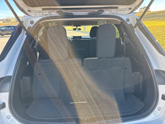 Used 2022 Mitsubishi Outlander ES image 11