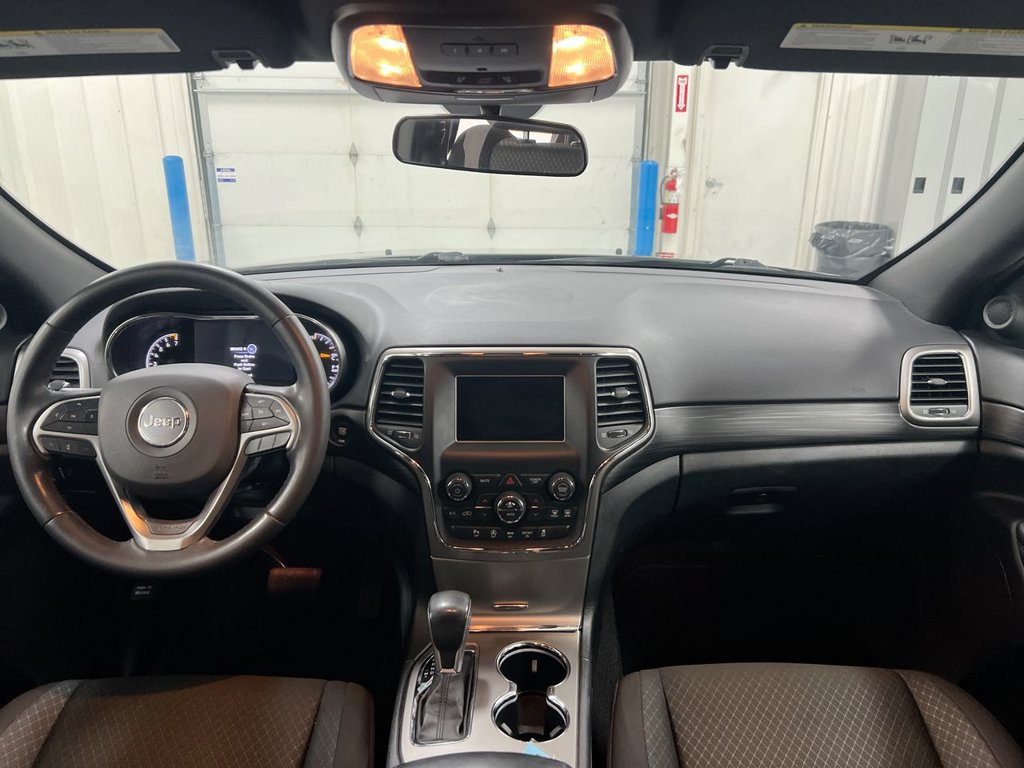 Used 2021 Jeep Grand Cherokee Laredo w/ Security & Convenience Group AWD/4WD image 10