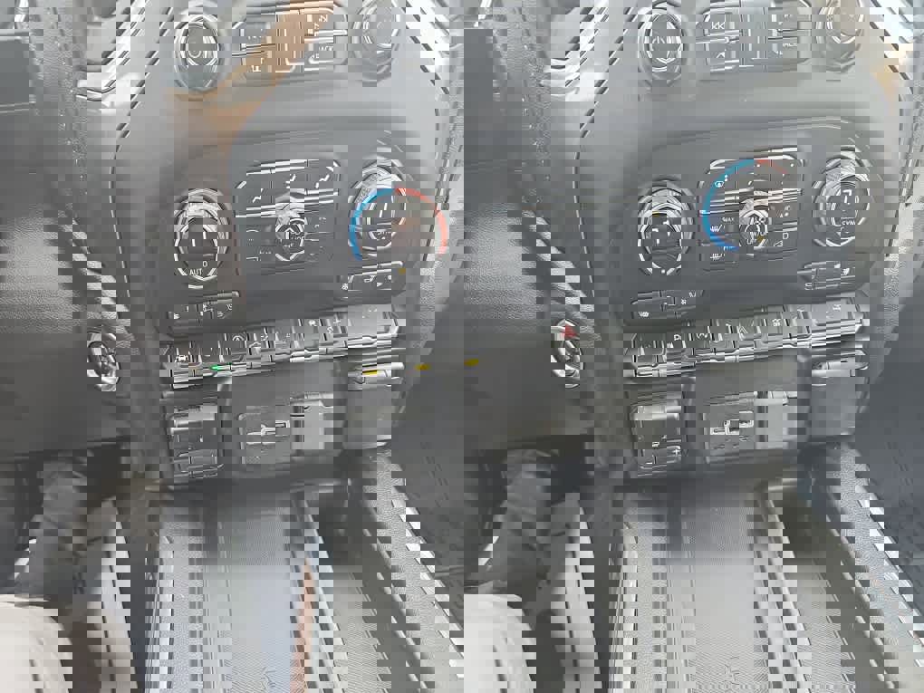 Used 2019 Chevrolet Silverado 1500 High Country w/ Technology Package image 27