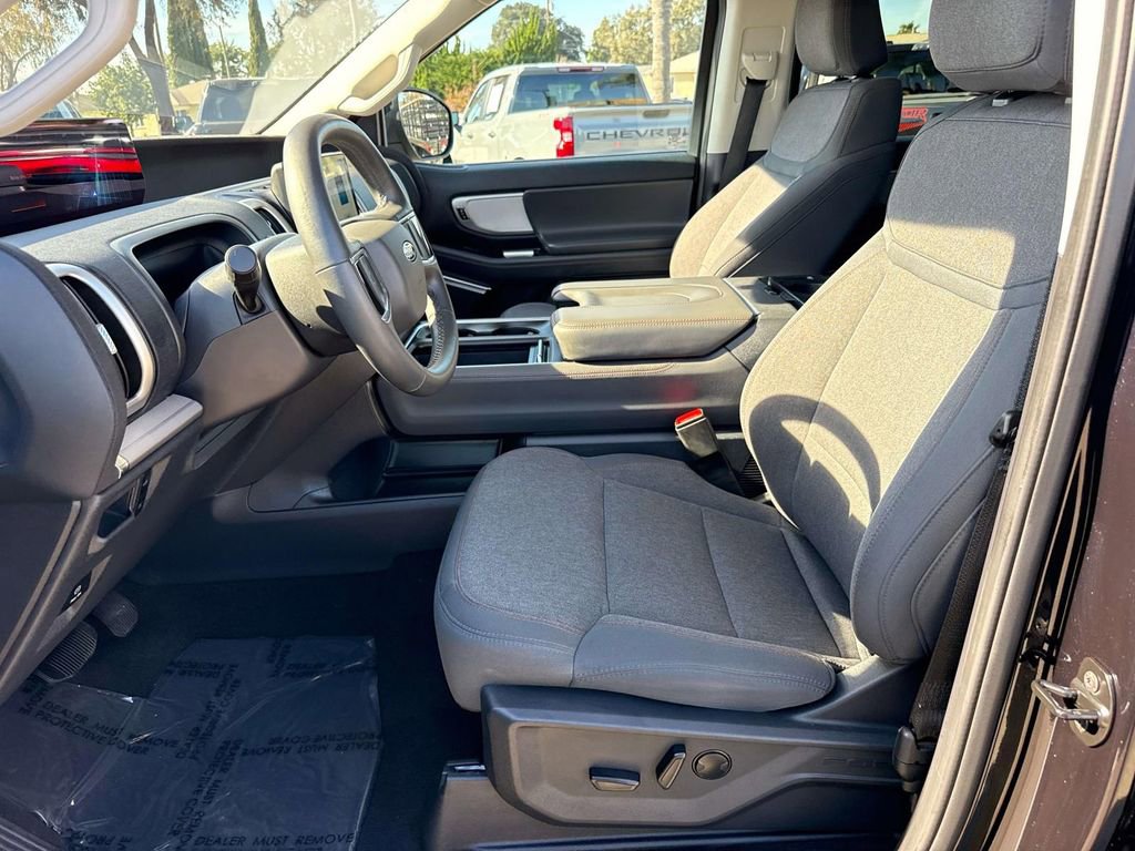 Certified 2025 Ford Expedition Active image 22