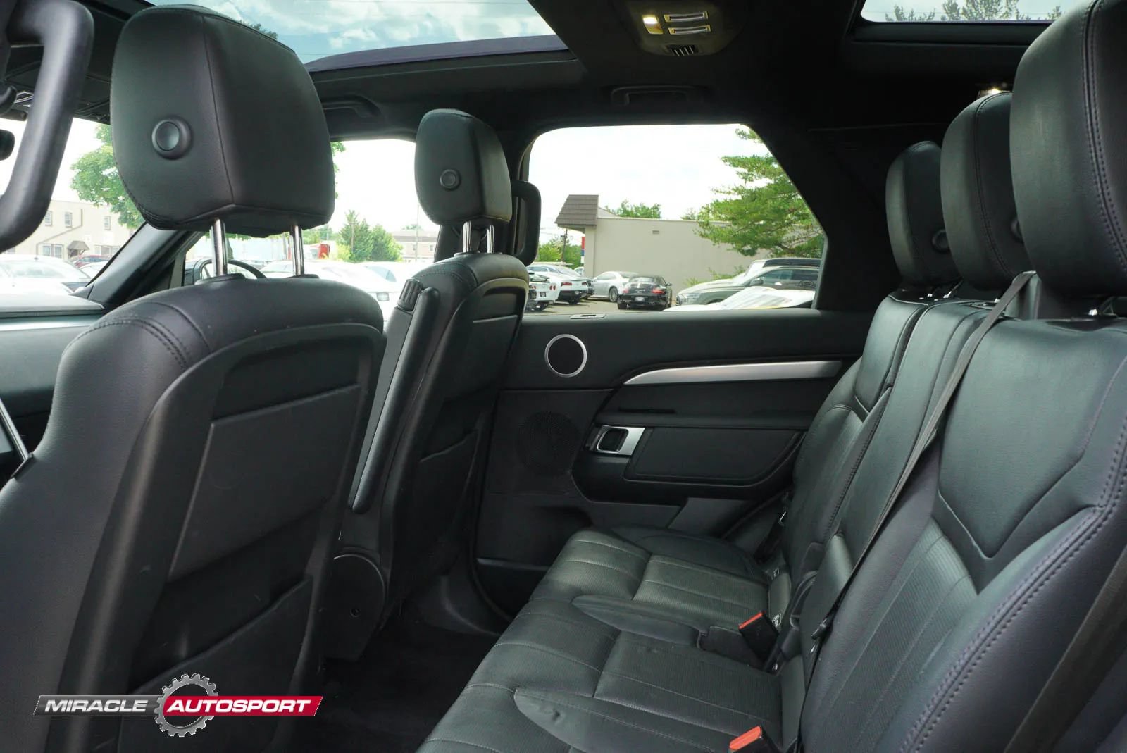 Used 2020 Land Rover Discovery Landmark AWD/4WD image 27