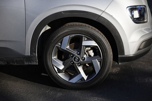 Used 2025 Hyundai Venue SEL FWD image 4