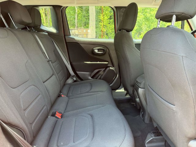 Used 2021 Jeep Renegade Latitude w/ Convenience Group AWD/4WD image 13