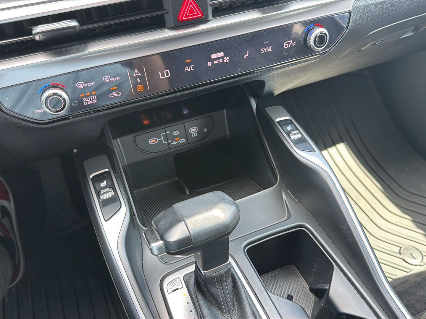 Used 2024 Kia Sorento S w/ Panoramic Sunroof Package FWD image 26