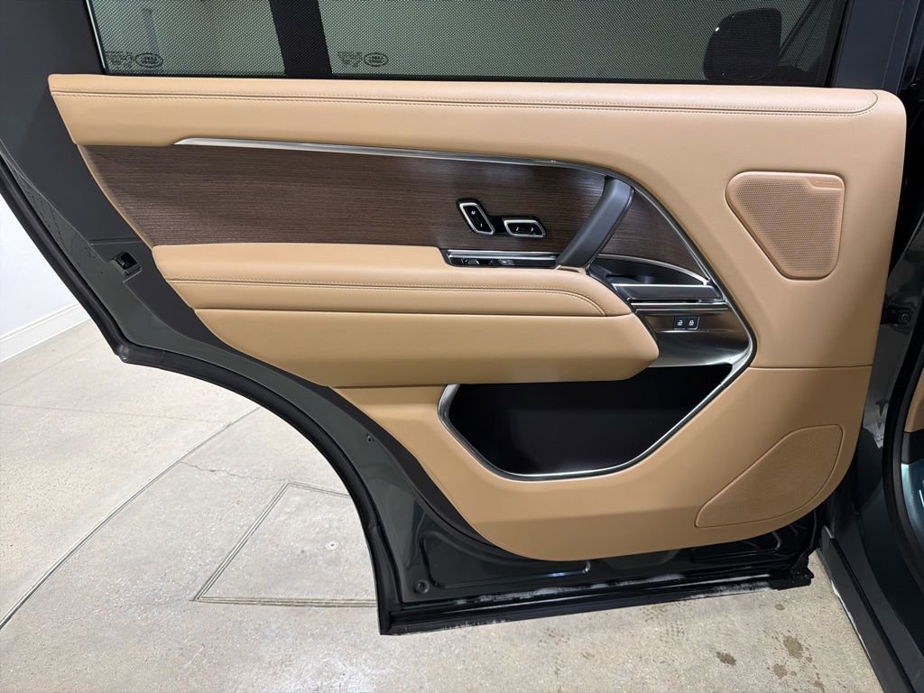 New 2026 Land Rover Range Rover Long Wheelbase SE image 20