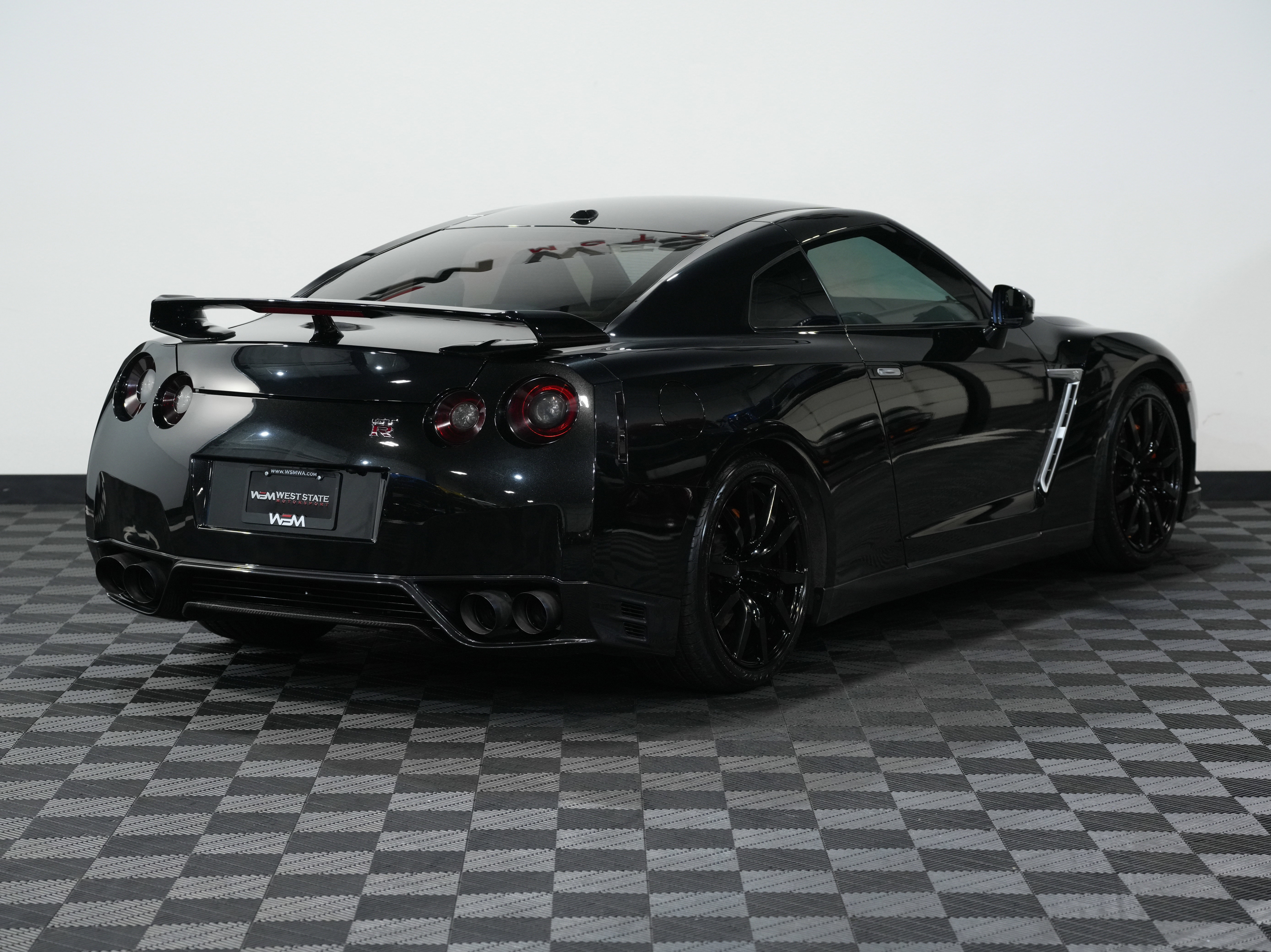 Used 2015 Nissan GT-R Premium image 6