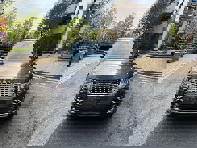 Used 2015 Land Rover Range Rover Autobiography image 3