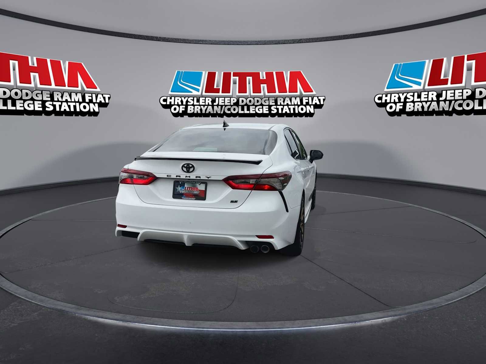 Used 2023 Toyota Camry SE image 7