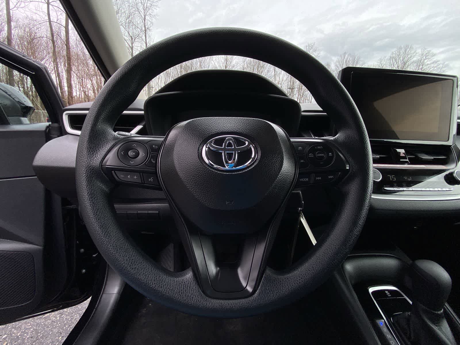 Used 2025 Toyota Corolla LE image 28