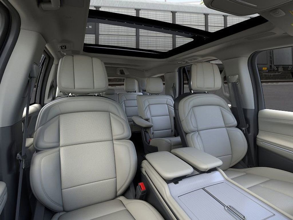 New 2026 Lincoln Navigator Reserve image 10