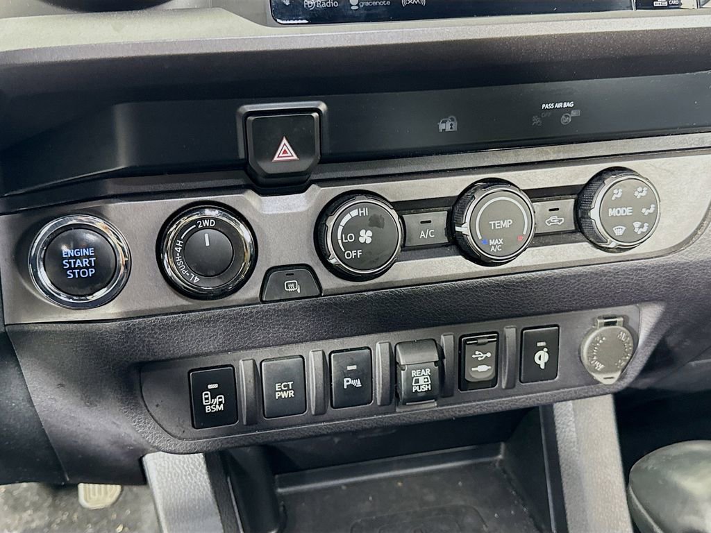 Used 2019 Toyota Tacoma TRD Off-Road w/ Technology Package image 16