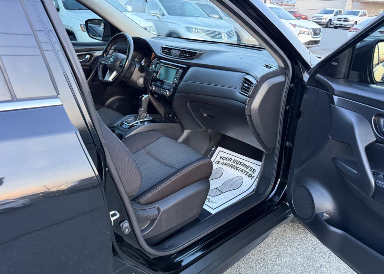 Used 2018 Nissan Rogue SV image 12
