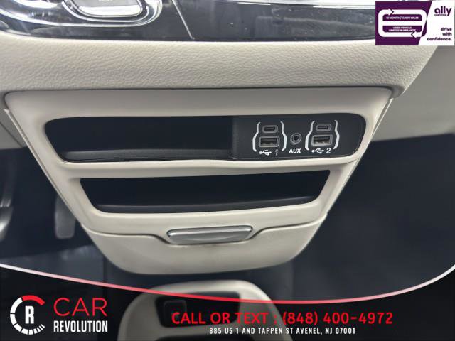 Used 2023 Chrysler Pacifica Touring-L FWD image 35