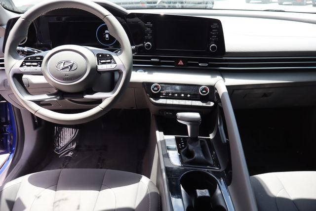 Used 2022 Hyundai Elantra SEL w/ Convenience Package FWD image 29