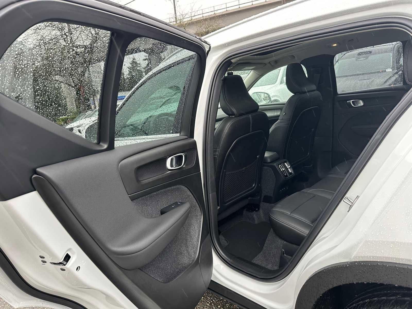 Used 2025 Volvo XC40 B5 Core w/ Protection Package Premier image 16