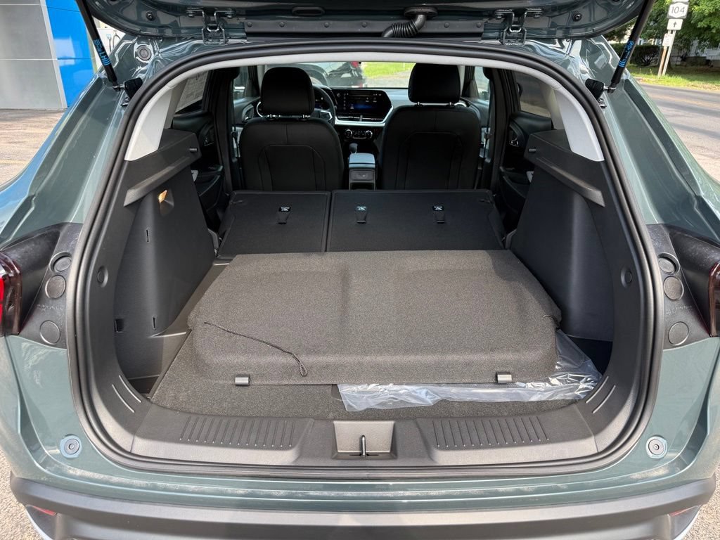 New 2026 Chevrolet Trax LT w/ LT Convenience Package FWD image 31