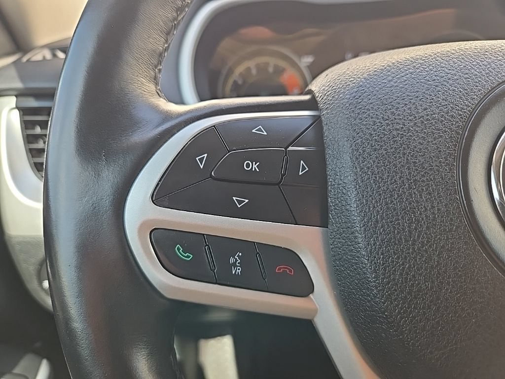 Used 2017 Jeep Cherokee Trailhawk w/ Comfort/Convenience Group AWD/4WD image 43
