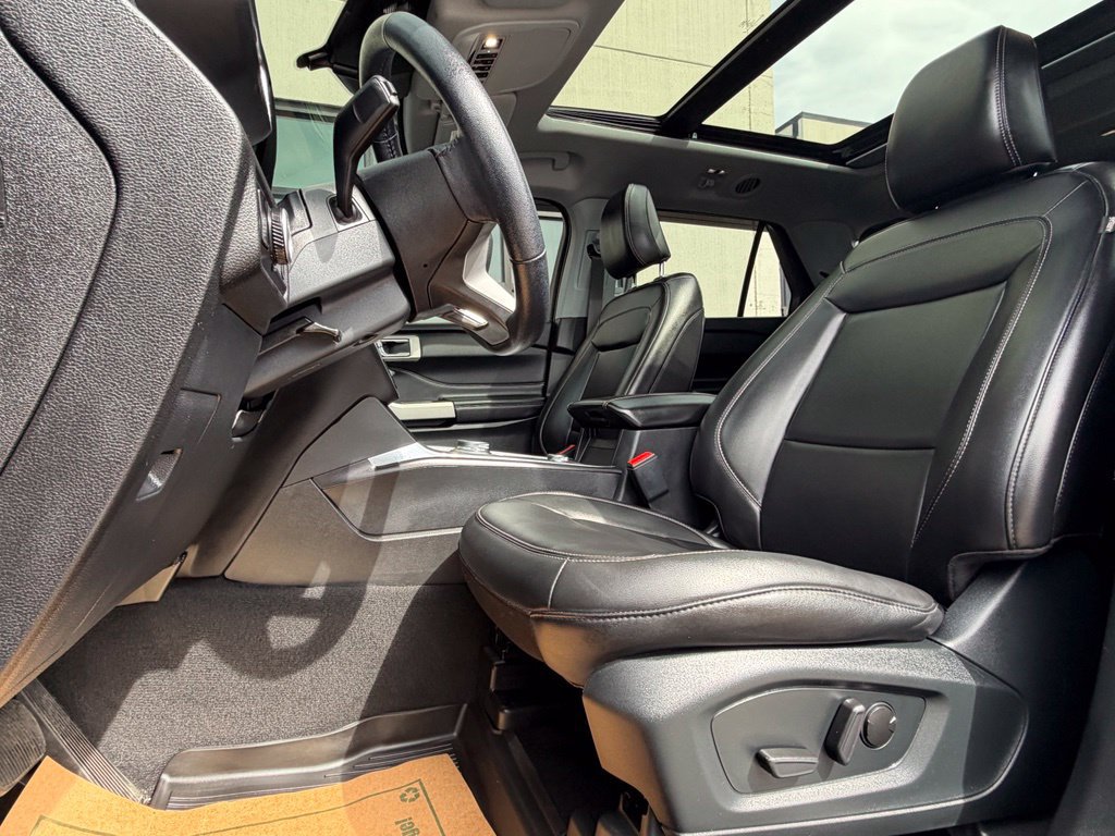 Used 2023 Ford Explorer XLT w/ Equipment Group 202A AWD/4WD image 10