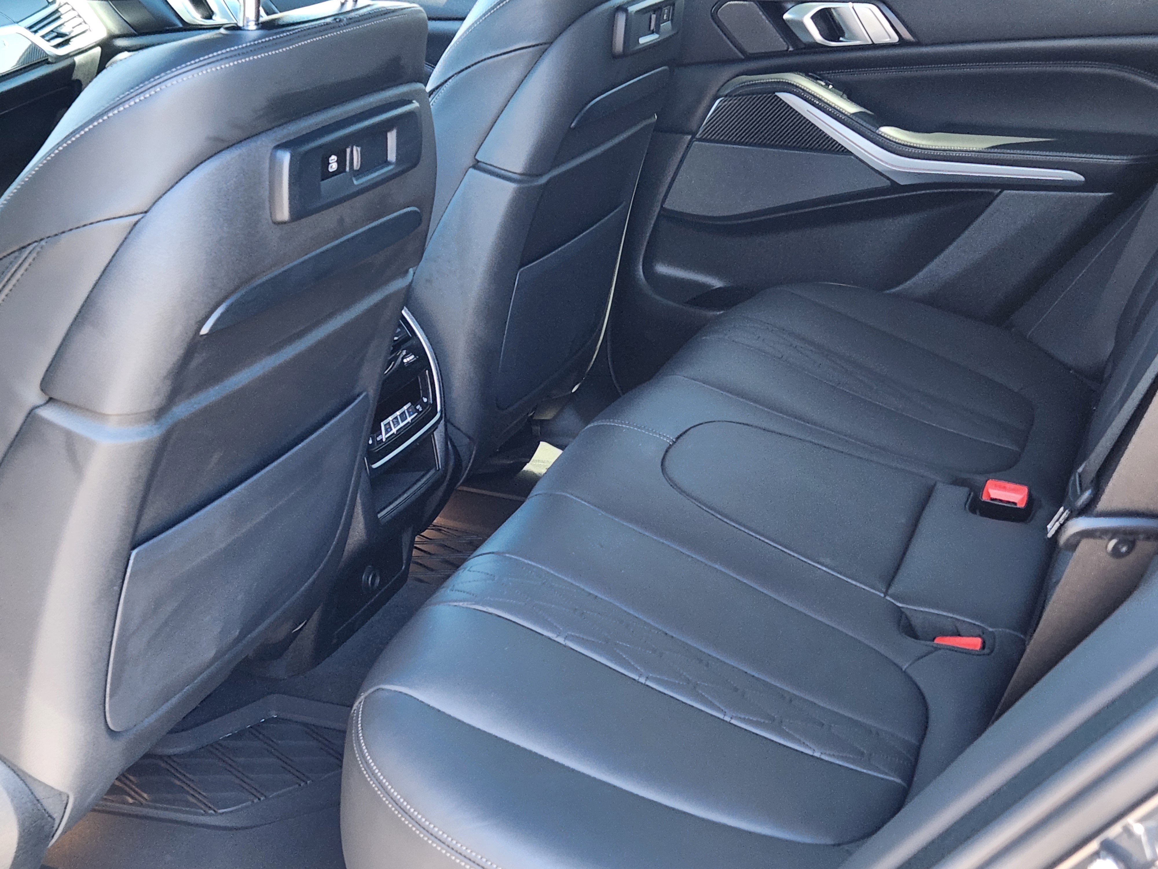 Used 2022 BMW X5 M50i w/ Executive Package image 23