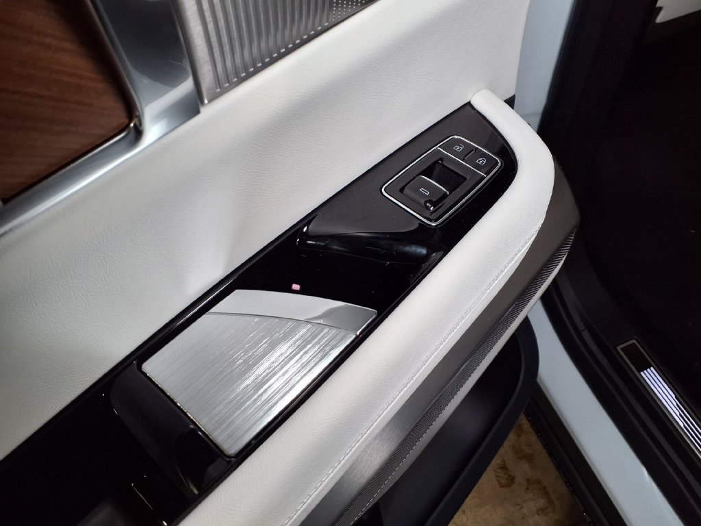 New 2027 Cadillac Vistiq Luxury AWD/4WD image 10