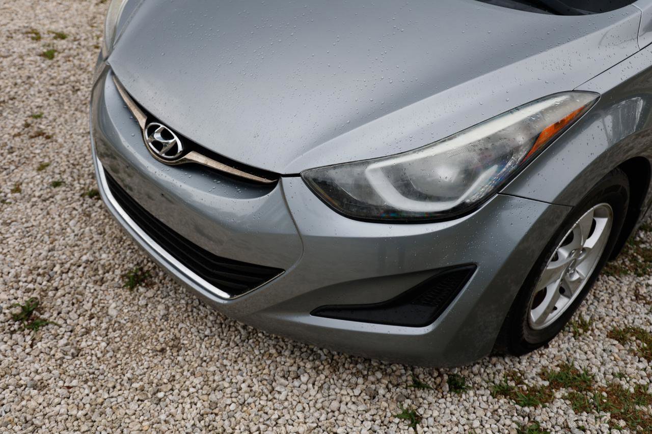 Used 2015 Hyundai Elantra SE image 23