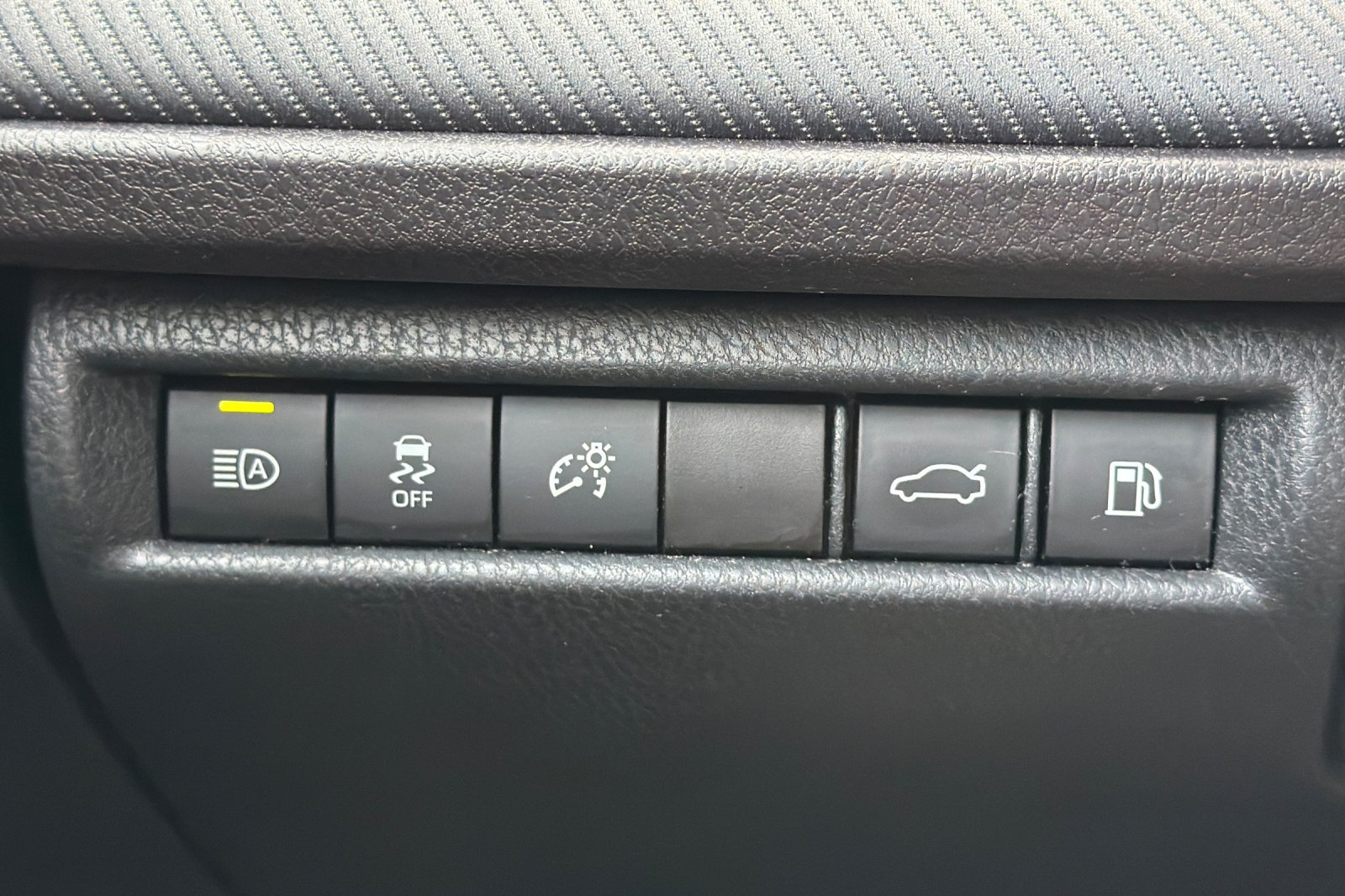 Used 2025 Toyota Camry SE FWD image 36