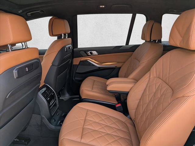New 2026 BMW X7 xDrive40i w/ M Sport Package AWD/4WD image 17