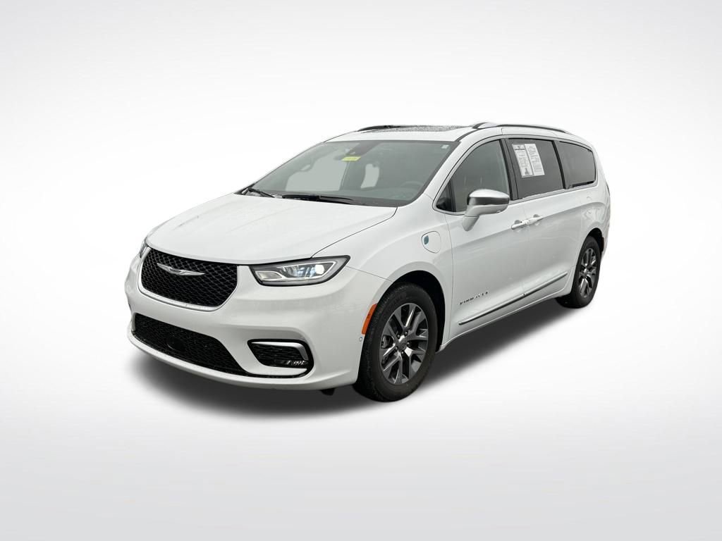 Used 2024 Chrysler Pacifica Pinnacle image 3