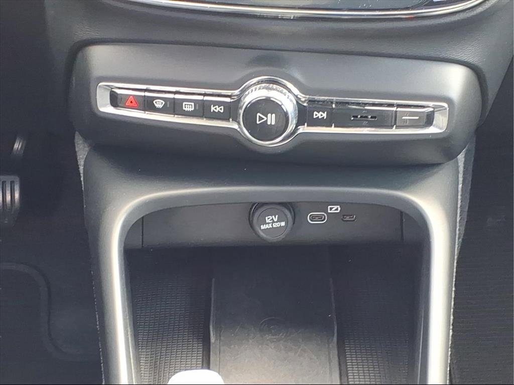 Used 2024 Volvo XC40 B5 Plus w/ Climate Package image 23