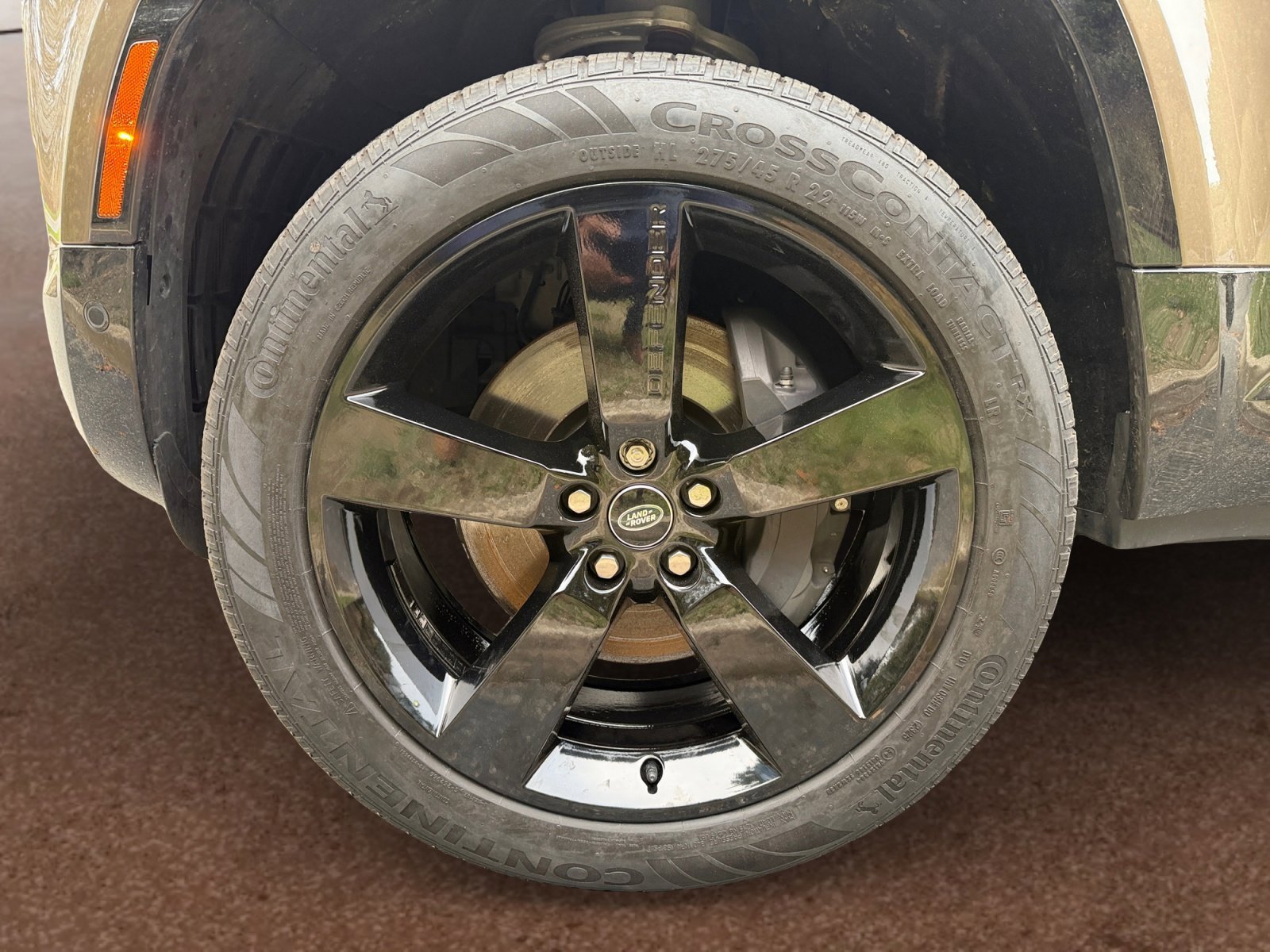 Used 2025 Land Rover Defender 110 X-Dynamic SE image 9