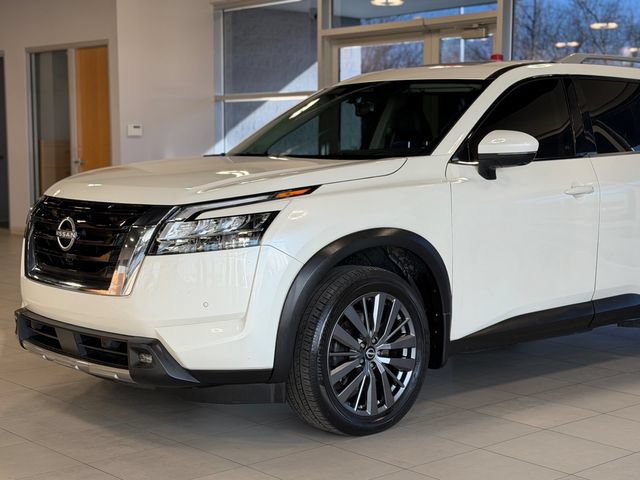 Used 2022 Nissan Pathfinder SL AWD/4WD image 3