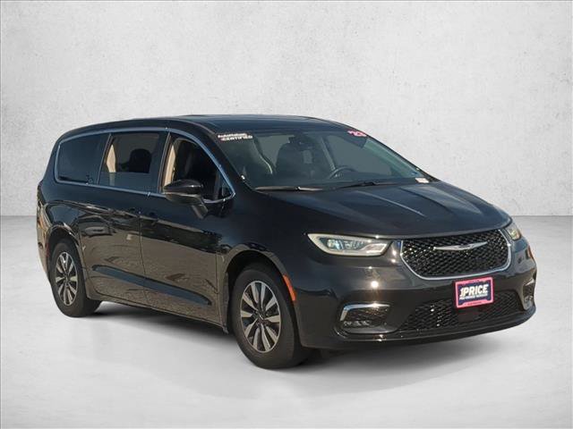Used 2023 Chrysler Pacifica Touring-L FWD image 3