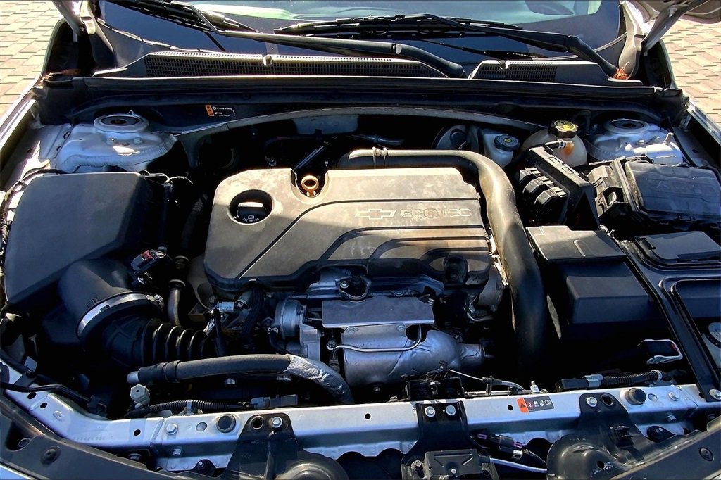 Used 2017 Chevrolet Malibu LT image 29