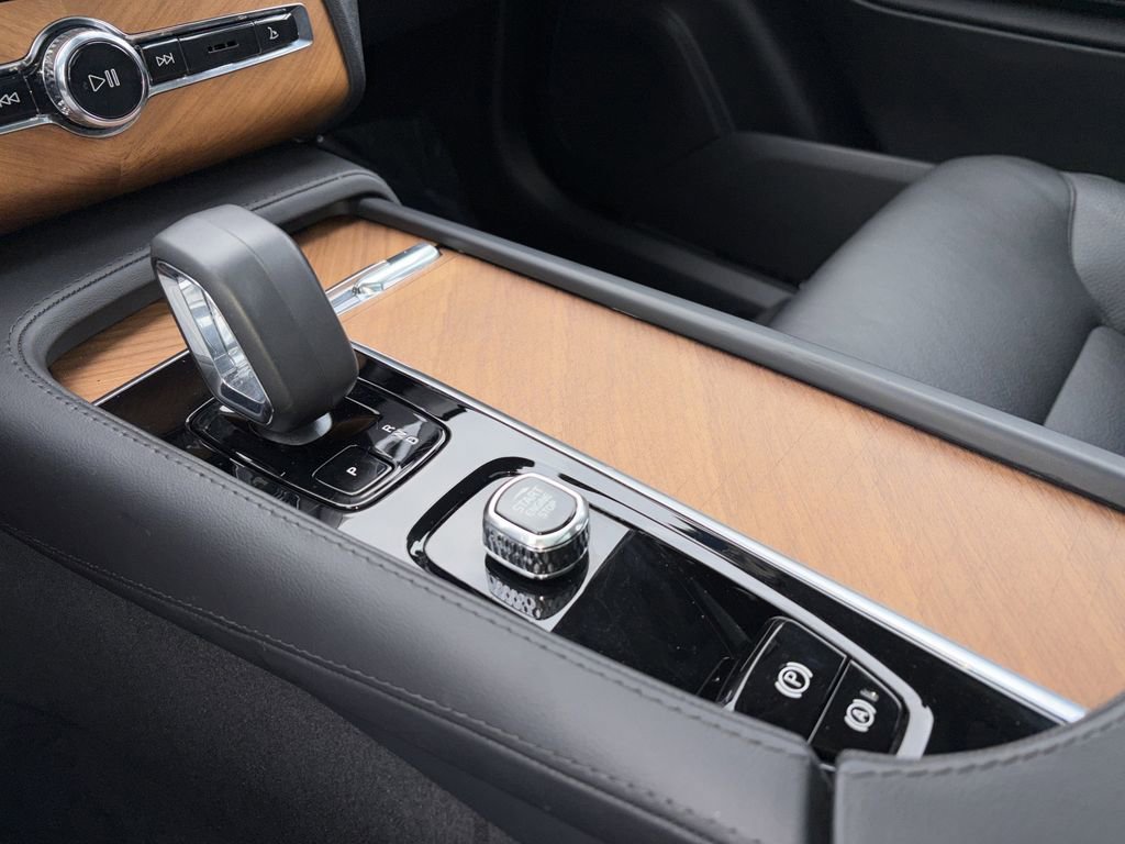 Used 2024 Volvo XC90 B5 Plus image 9