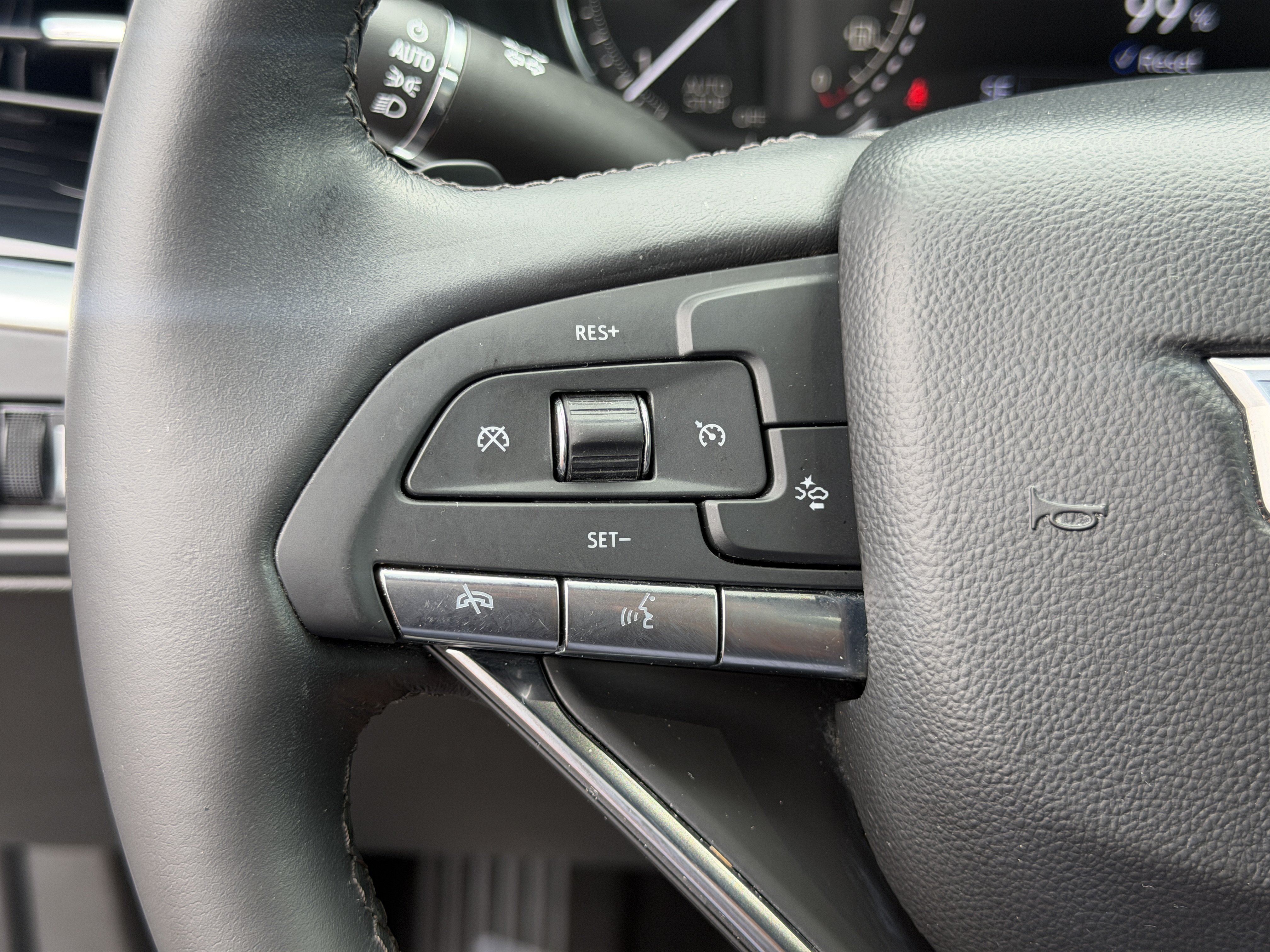Certified 2024 Cadillac XT6 Luxury w/ LPO, Floor Liner Package FWD image 31