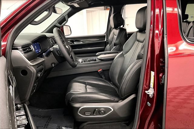 Used 2022 Jeep Wagoneer Series II AWD/4WD image 23