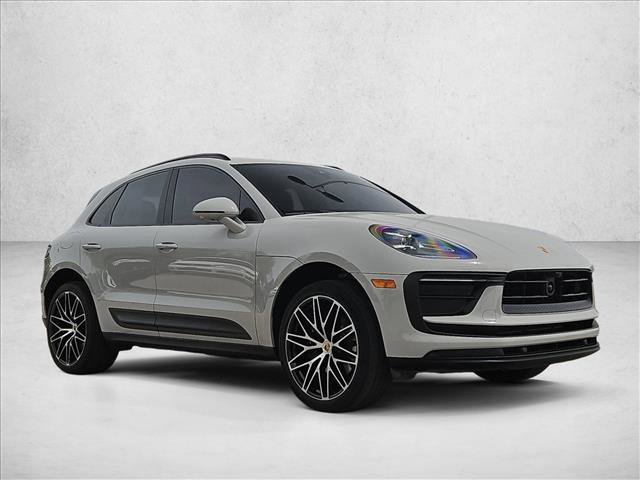 Used 2023 Porsche Macan AWD/4WD image 3