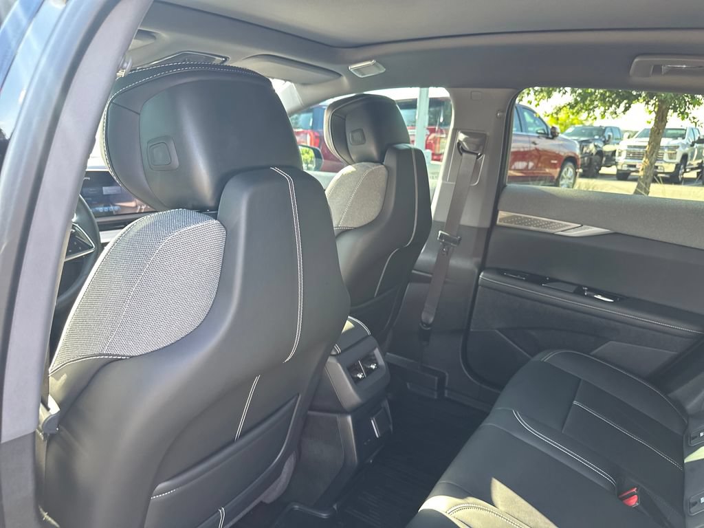 Used 2025 Cadillac Optiq Sport 1 w/ LPO, Floor Liner Package AWD/4WD image 35