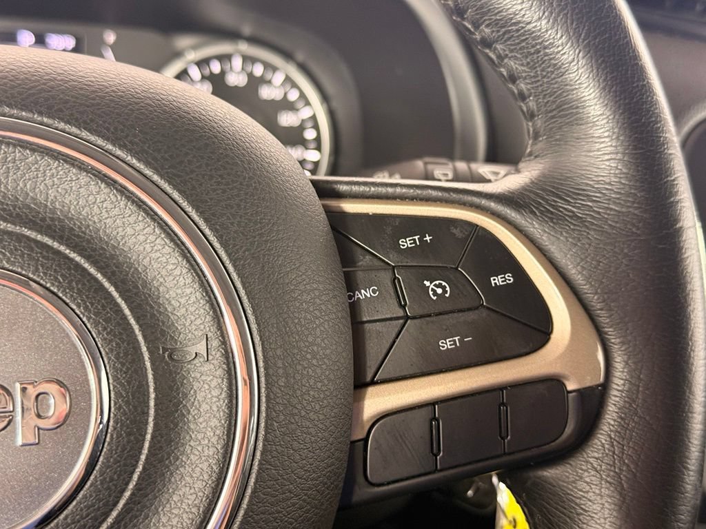 Used 2015 Jeep Renegade Latitude AWD/4WD image 32