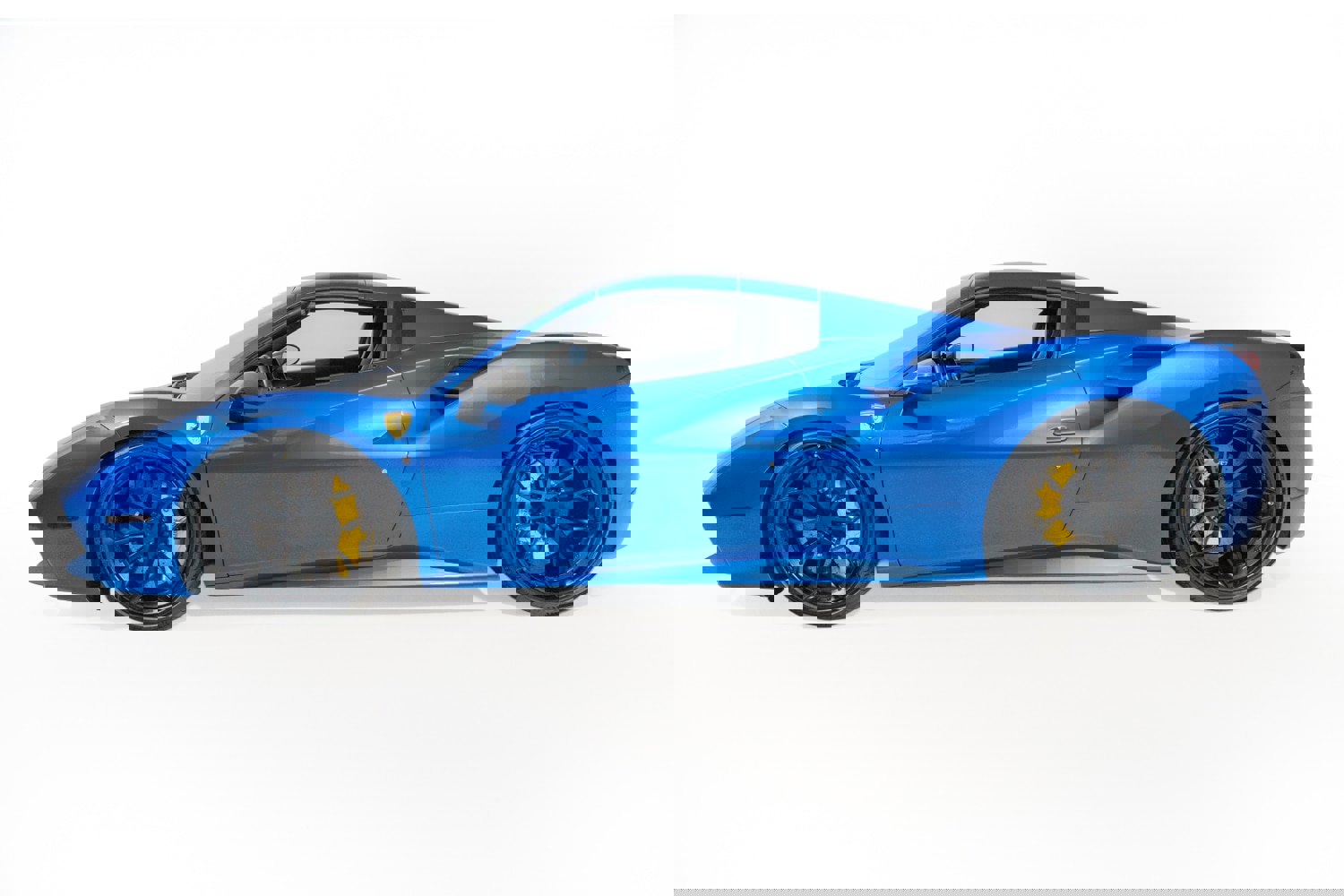 Used 2017 Ferrari 488 Spider RWD image 3