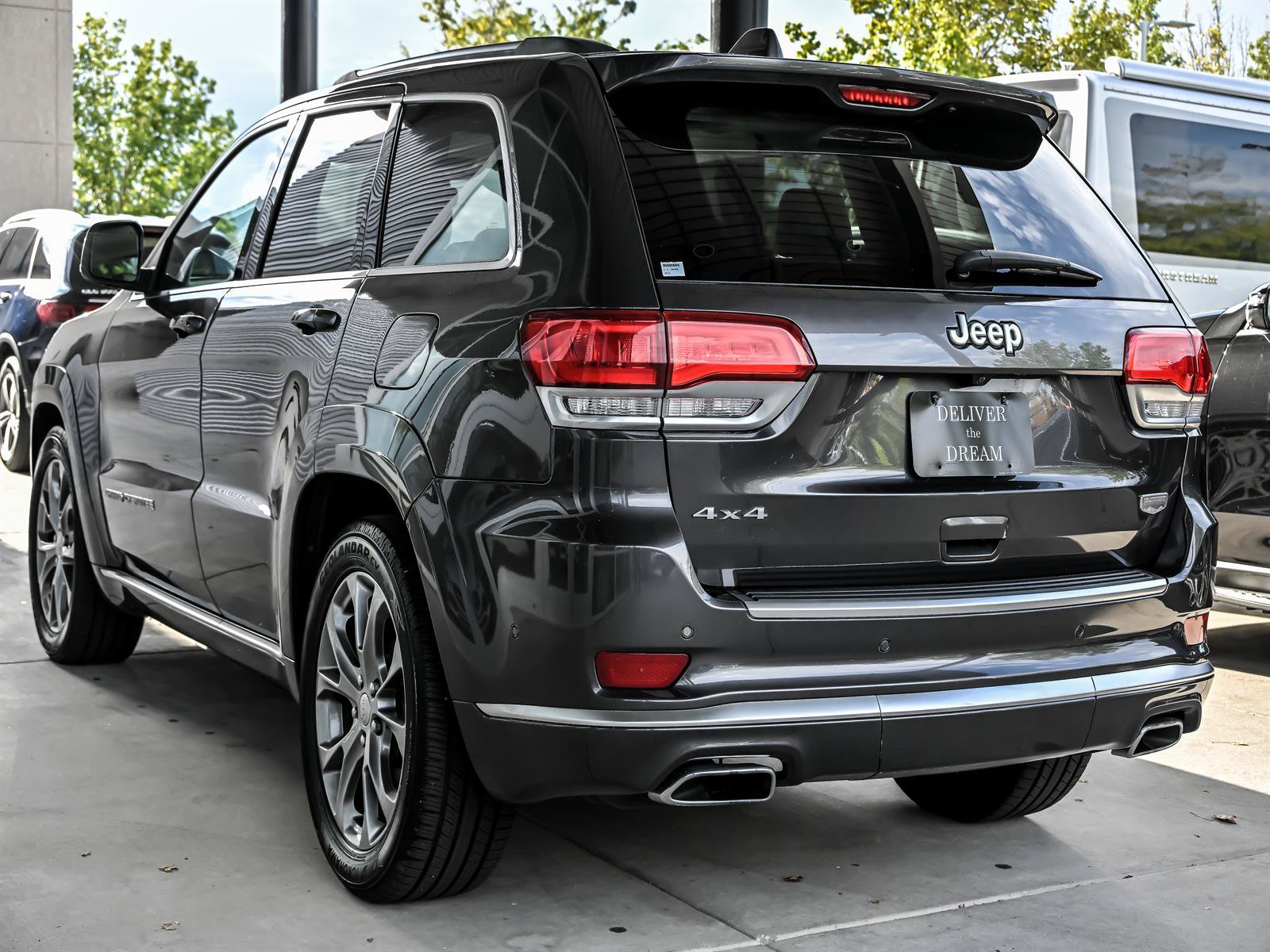Used 2019 Jeep Grand Cherokee Summit AWD/4WD image 6