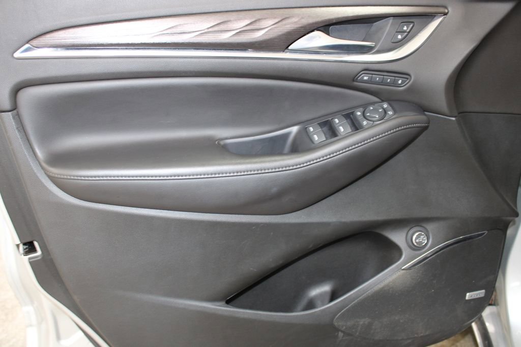 Used 2022 Buick Enclave Avenir w/ Avenir Technology Package image 16