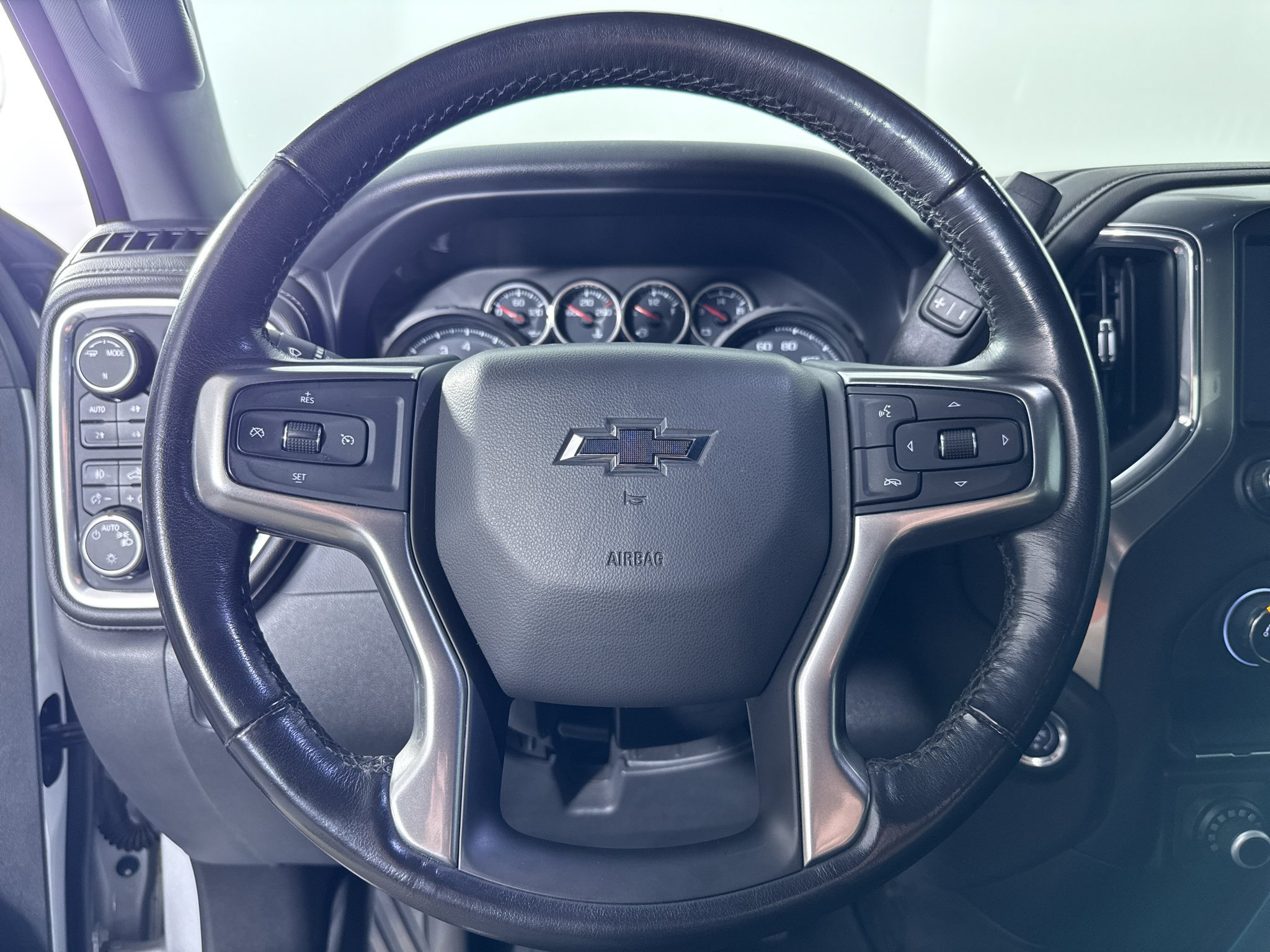 Used 2020 Chevrolet Silverado 1500 LT Trail Boss AWD/4WD image 21