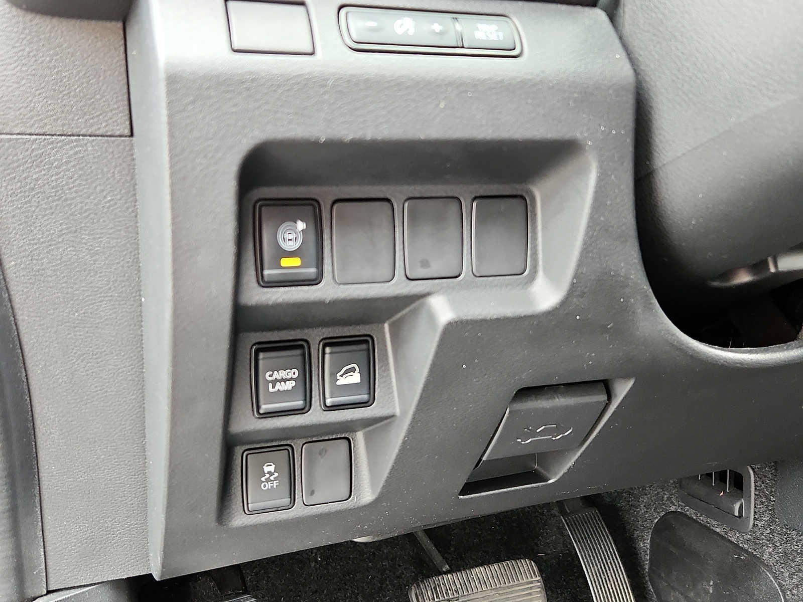 Used 2023 Nissan Frontier SV w/ Midnight Edition Package AWD/4WD image 24