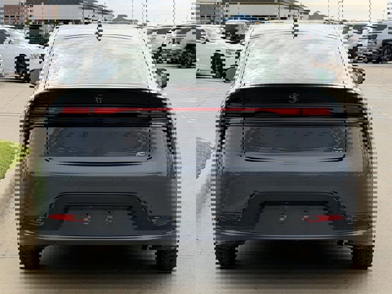 Used 2024 Toyota Prius LE image 5