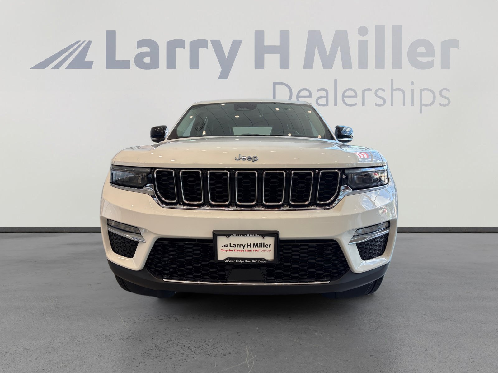 Used 2024 Jeep Grand Cherokee Limited 4xe AWD/4WD image 8