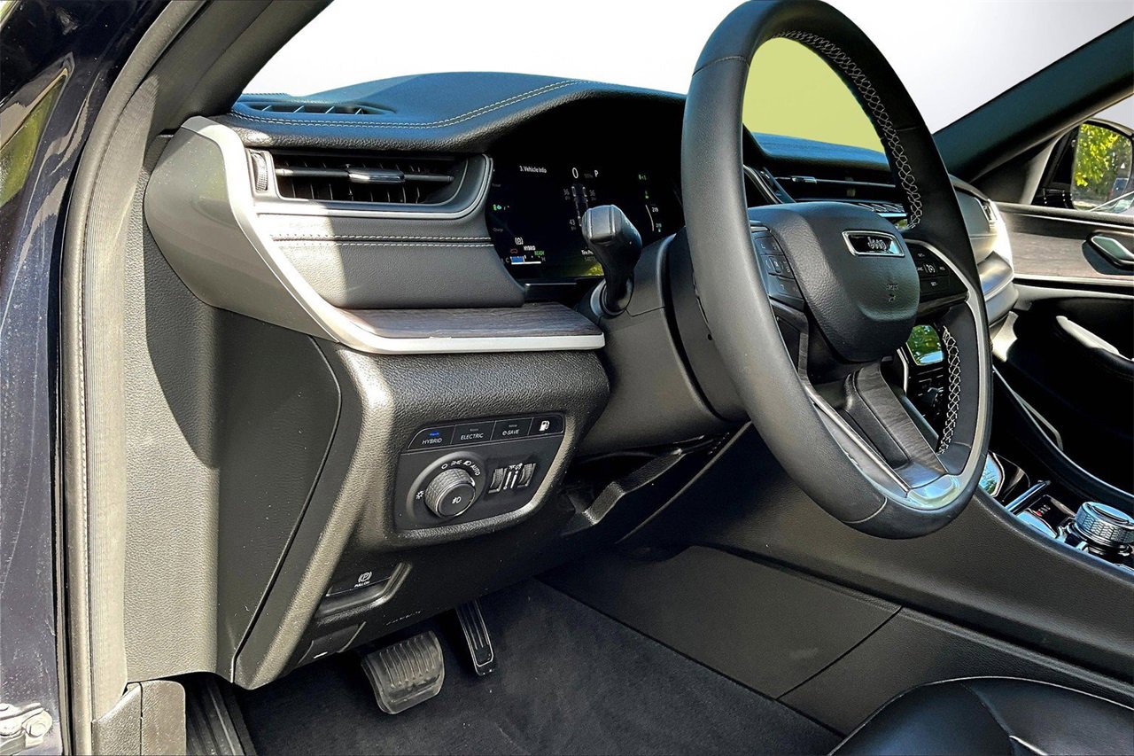 Used 2024 Jeep Grand Cherokee Limited 4xe image 19