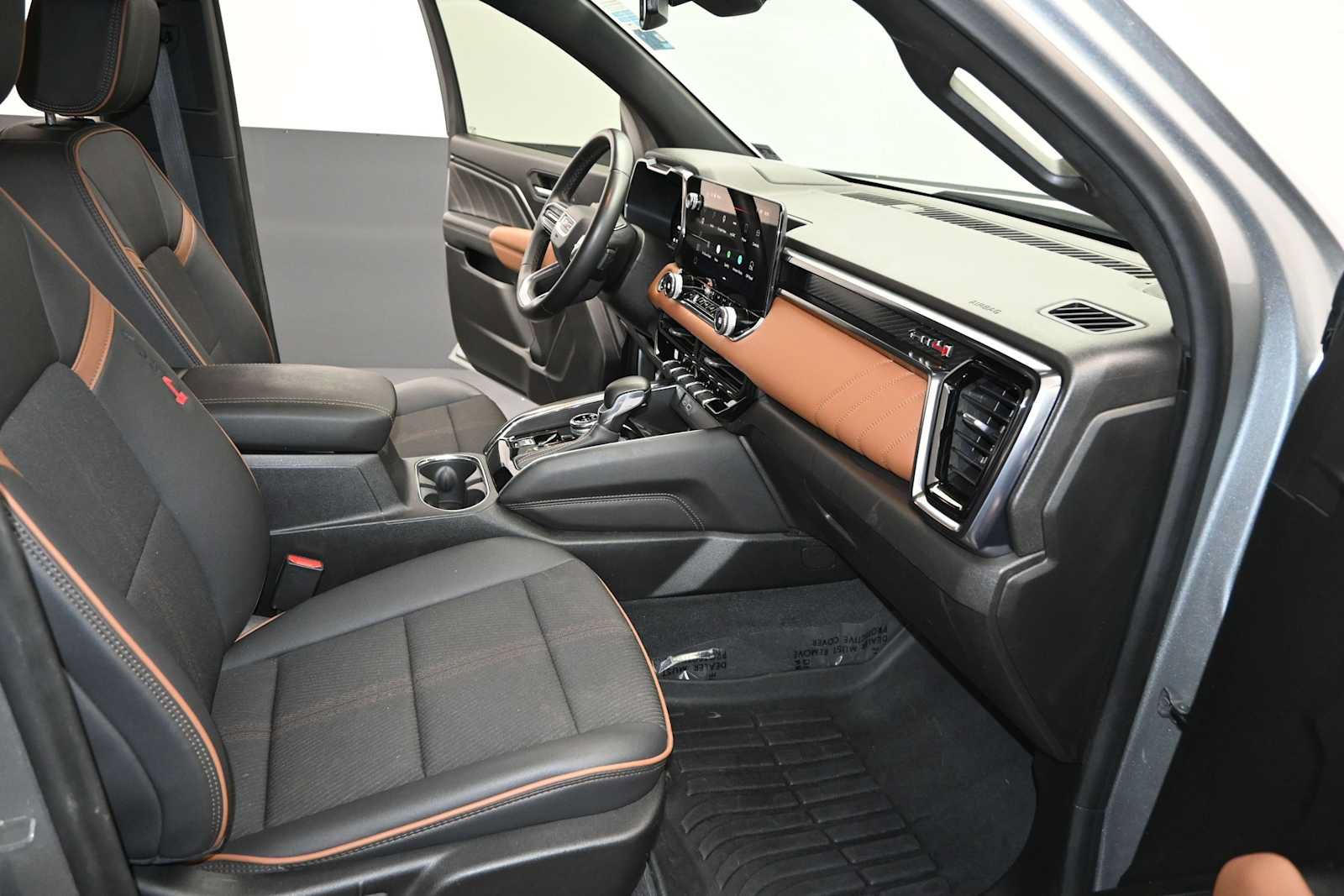 Used 2024 GMC Canyon AT4 w/ Technology Package AWD/4WD image 27